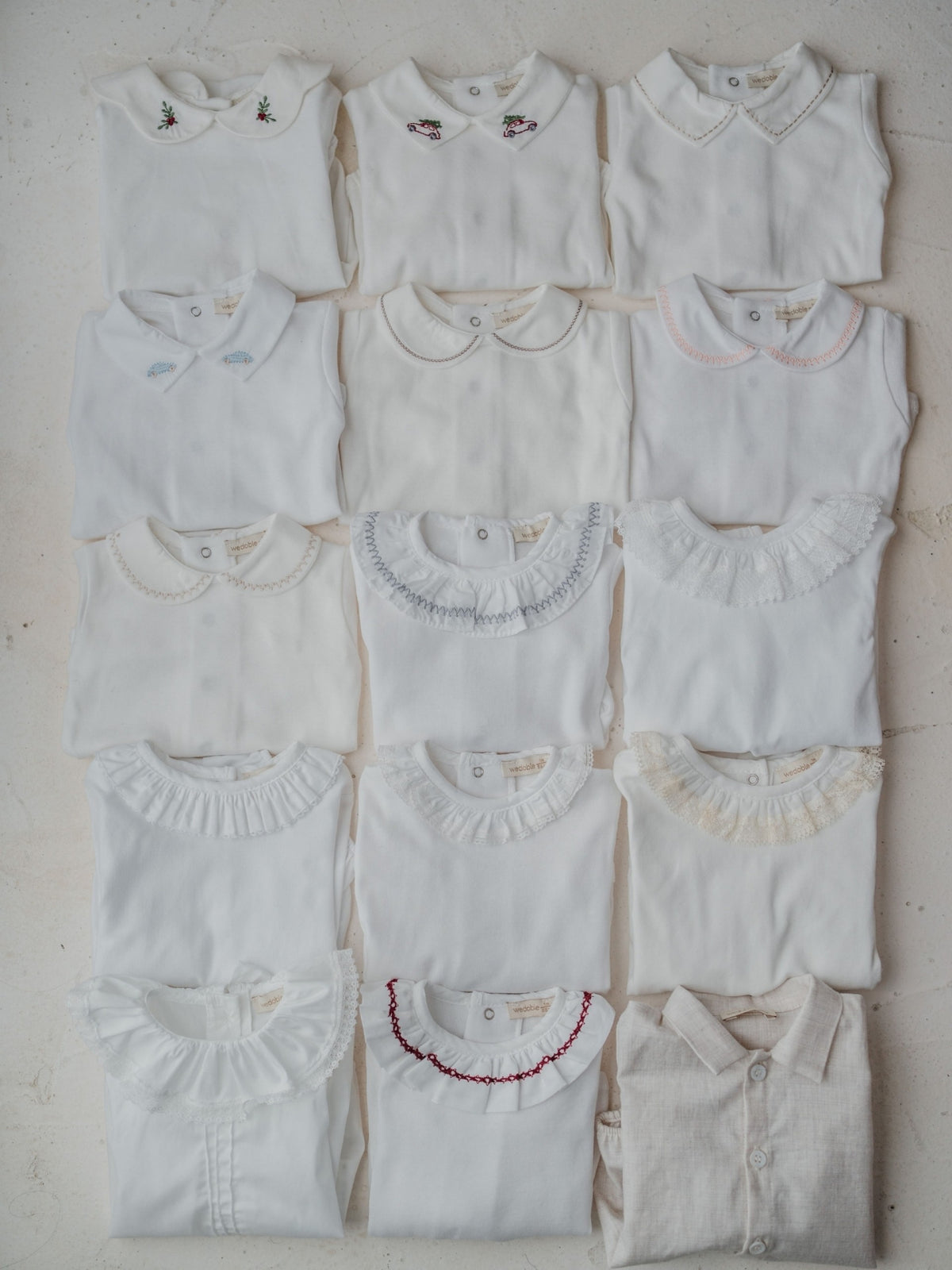 Body camisa de bebé de sarga blanca con cuello y botones – Wedoble – foto 4