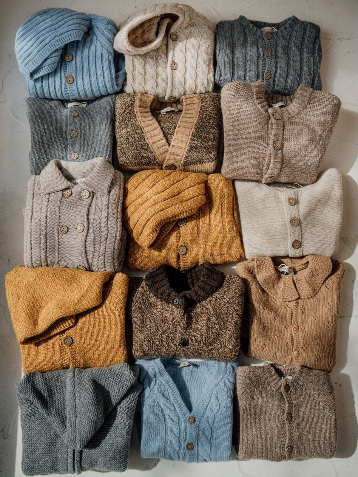 Double-knit cardigan knitted in merino wool 04308A