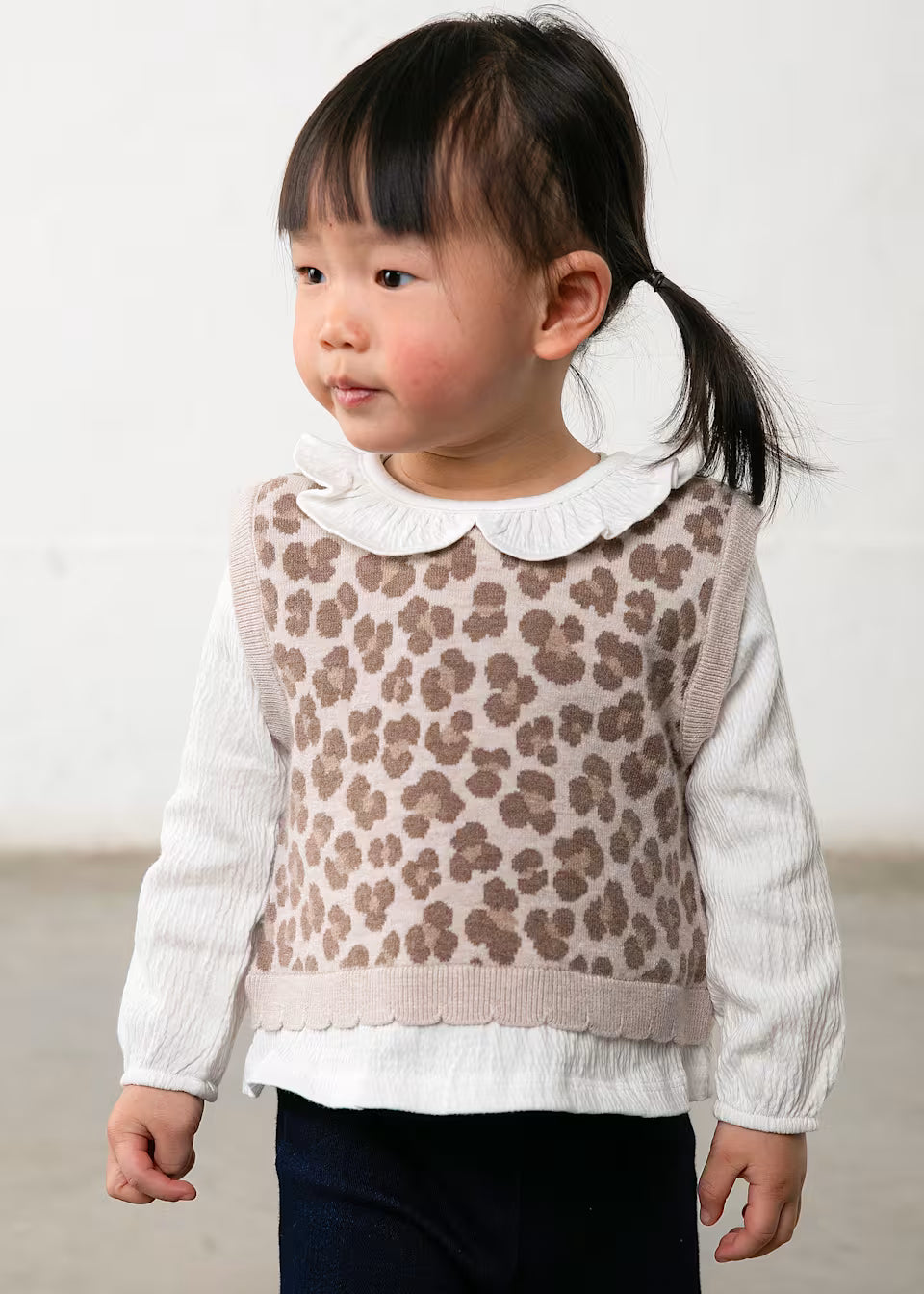 Completo bambina con gilet in maglia maculato e pantalone – Mayoral
