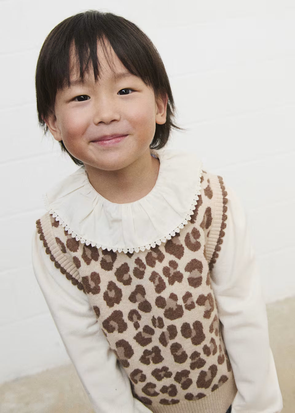 Gilet bambina in tricot con motivo maculato castagna – Mayoral – foto 2