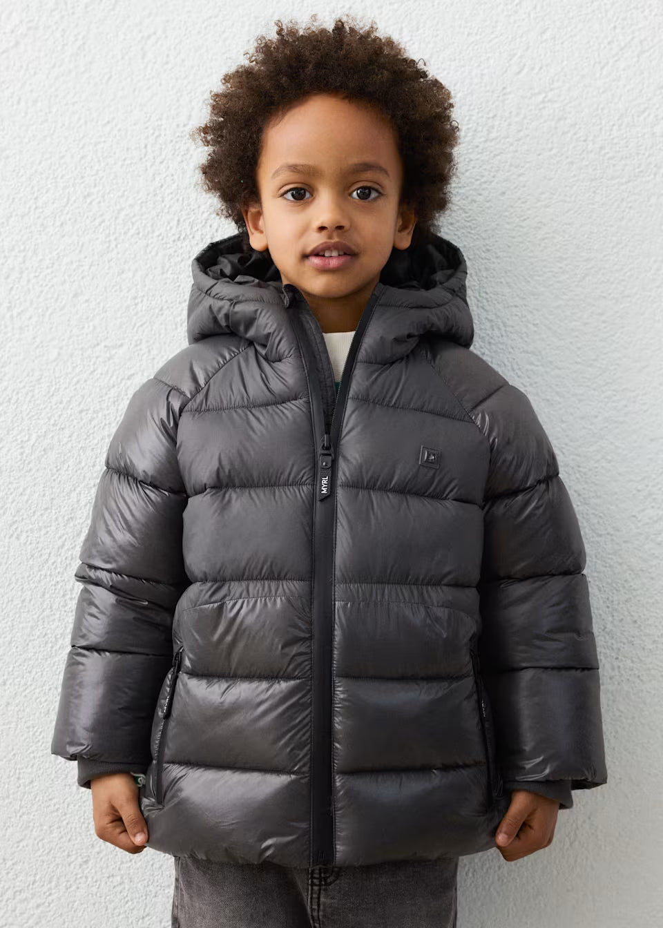 Wattierte Kinderjacke in Schiefer mit Kapuze und Reißverschluss – Mayoral – Foto 2