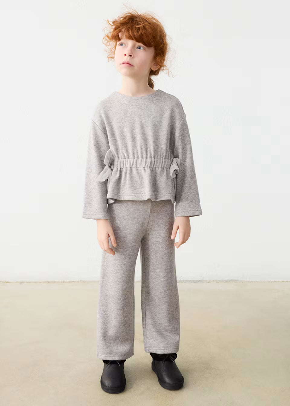 Ensemble fille haut et pantalon gris avec nœuds en tulle – Mayoral – photo 3