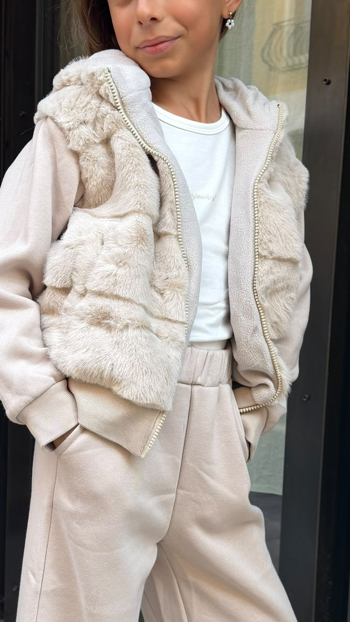 Conjunto de niña con sudadera con cremallera, detalles de pelo y pantalón ancho – Il Fiocco Baby – foto 3