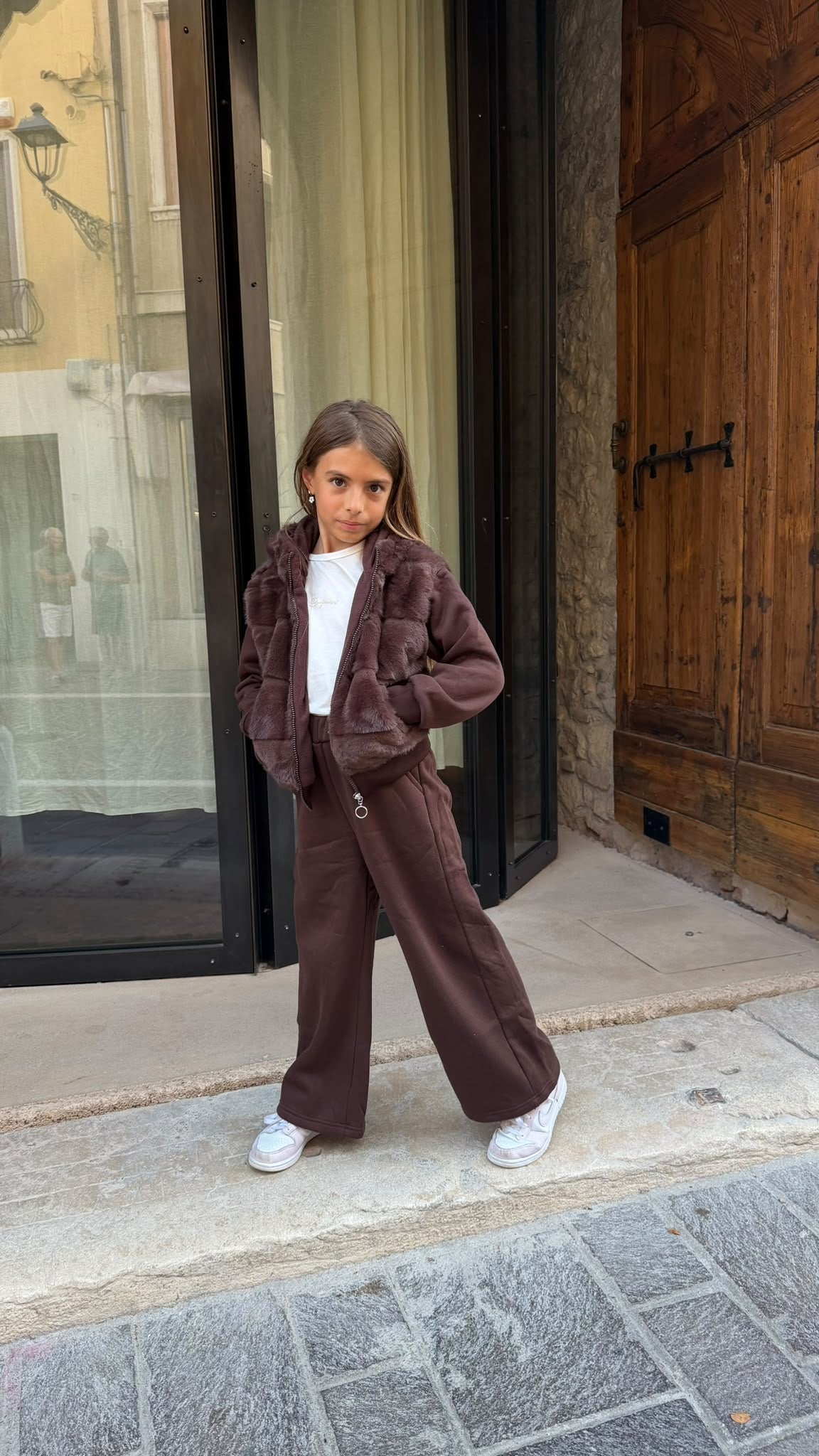 Conjunto de niña con sudadera con cremallera, detalles de pelo y pantalón ancho – Il Fiocco Baby – foto 7