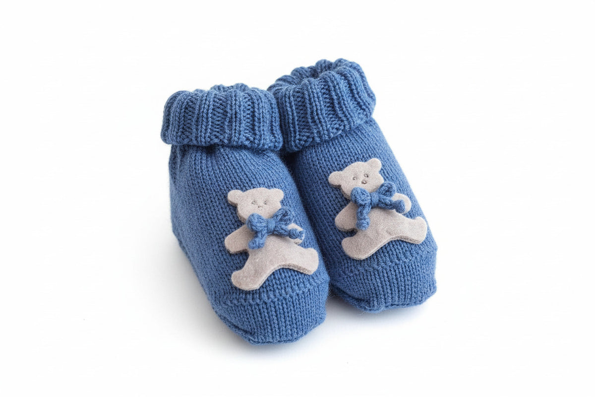Scarpine neonato in maglia blu con orsetto applicato – Baby Lord