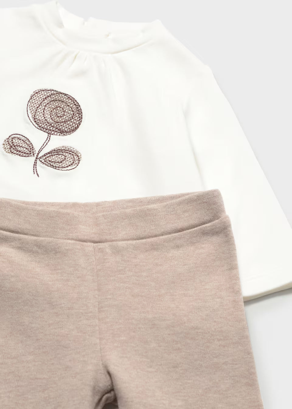 Dreiteiliges Baby-Set für Mädchen mit rosa Jäckchen, besticktem T-Shirt und Leggings – Mayoral – Foto 6